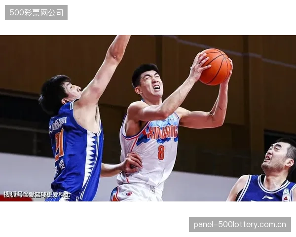 犯规麻烦成潜在危机,上海队需要保持防守纪律性以避免主力过早陷入犯规困扰。 犯规麻烦成潜在危机,上海队需要保持防守纪律性以避免主力过早陷入犯规困扰。